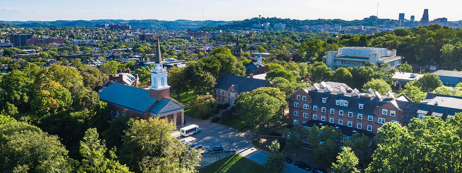Aerial photo of Chatham University 足球波胆平台, near 的 Chapel